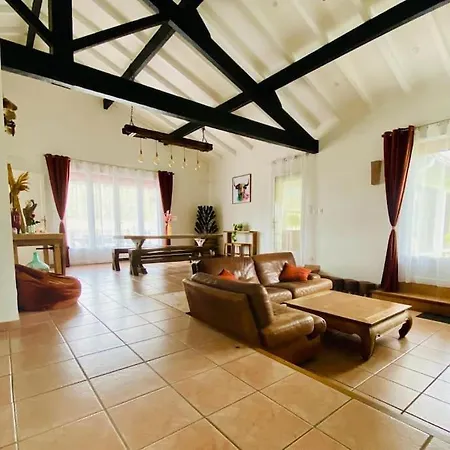 Villa Maison Avec Piscine Interieure Chauffee A 10min De Biarritz Ahetze