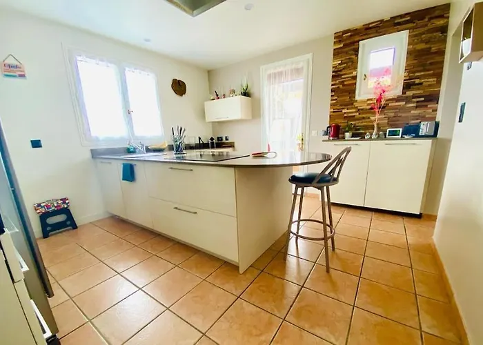 Villa Maison Avec Piscine Interieure Chauffee A 10min De Biarritz