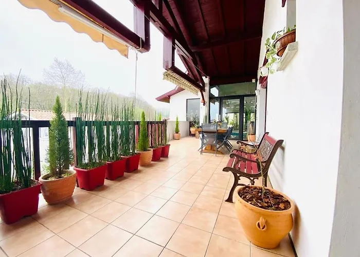 Maison Avec Piscine Interieure Chauffee A 10min De Biarritz