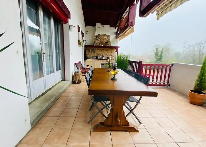 Maison Avec Piscine Interieure Chauffee A 10min De Biarritz Ahetze