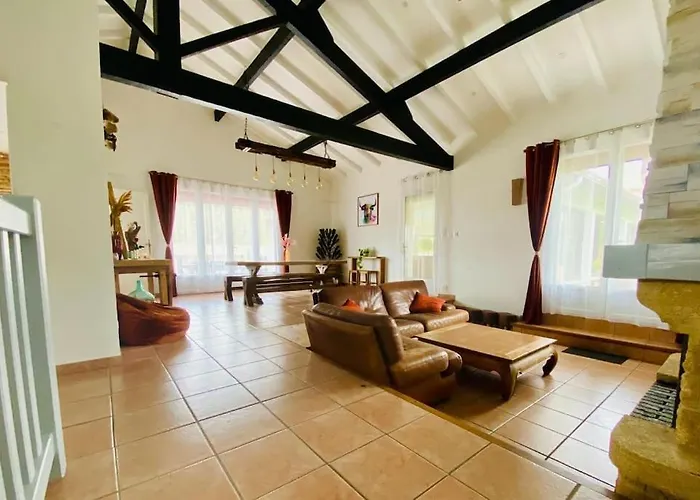 Villa Maison Avec Piscine Interieure Chauffee A 10min De Biarritz Ahetze