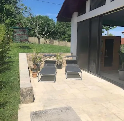 Maison Avec Piscine Interieure Chauffee A 10min De Biarritz Ahetze